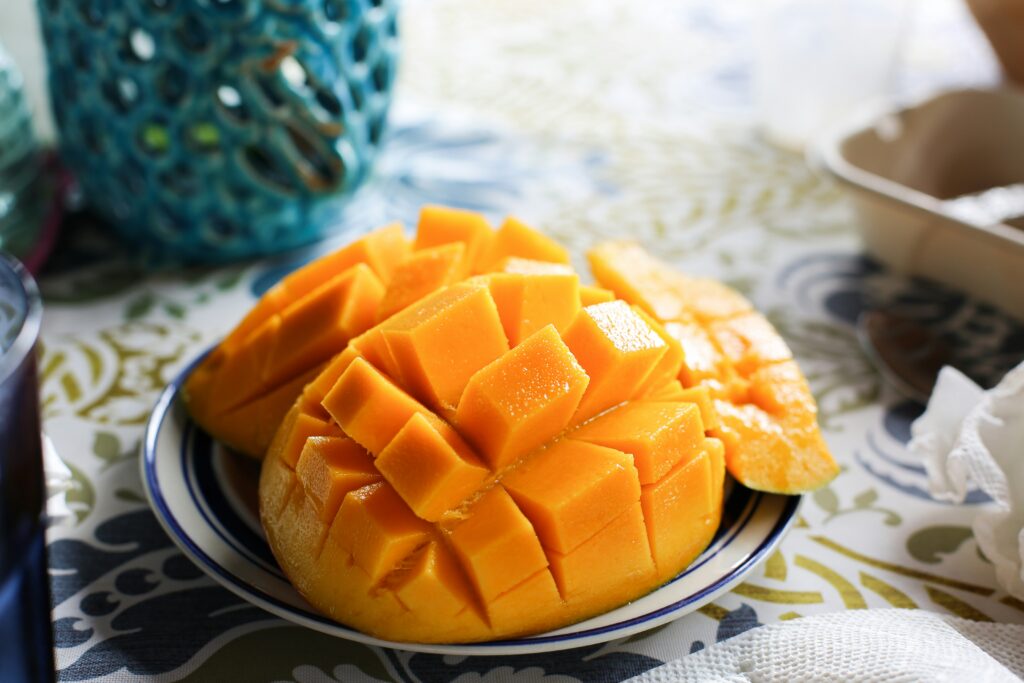Benefits of Mango fruit with vitamins and nutrients